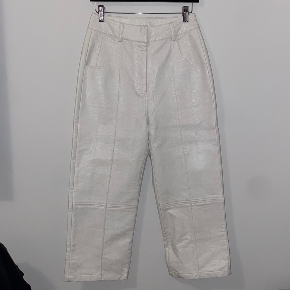 Snake skin white high waisted capris